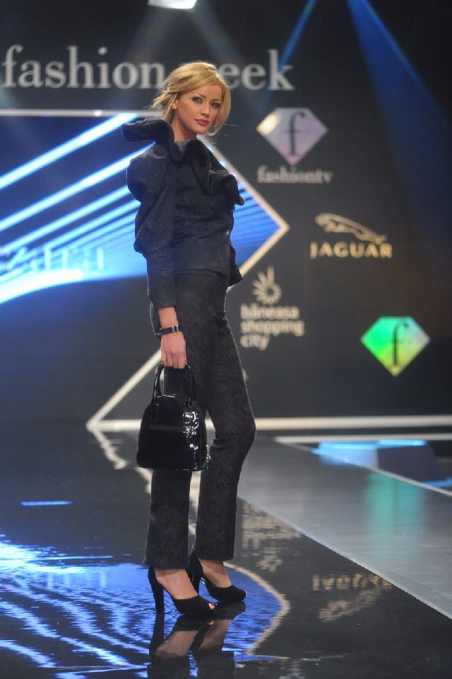 mirelapellegrini.ro – Designer Mirela Pellegrini – Colectia Contrasts – Bucharest Fashion Week 2008 – (11)